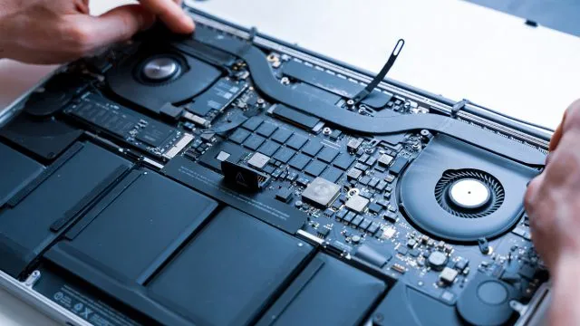 Jakie są możliwości rozbudowy laptopa Dell?